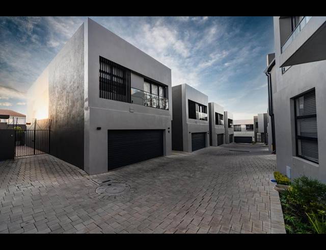 3 BEDROOM PROPERTY TO RENT IN HYDE PARK